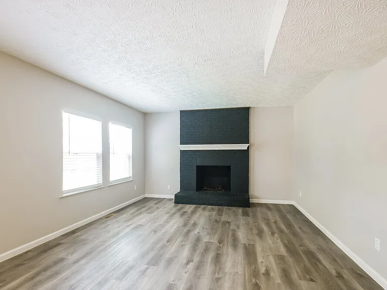 4320 Oil Creek Dr — Photo 8