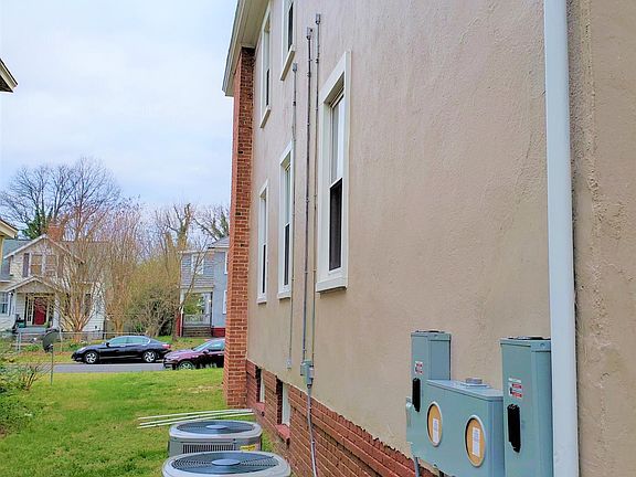 3rd image of 3211 Hanes Ave