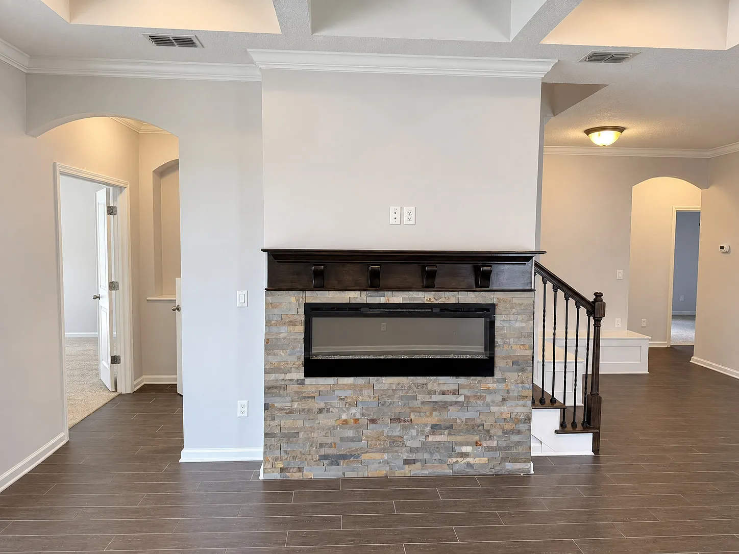 3 bed, 2329 sqft, $3,215 — Photo 4