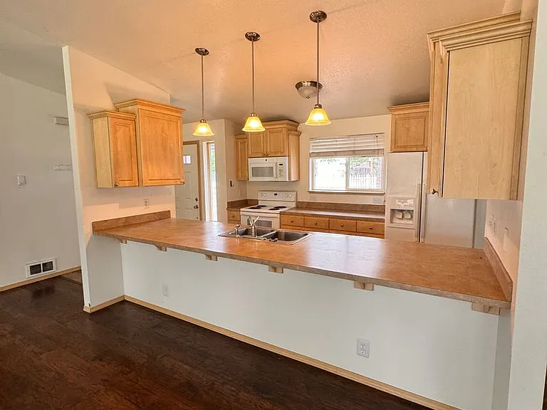 811 NE Newton Creek Dr — Photo 12