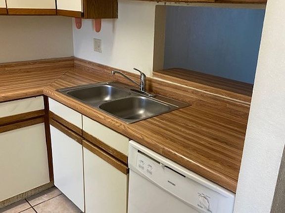 4th image of 728 W Collins St