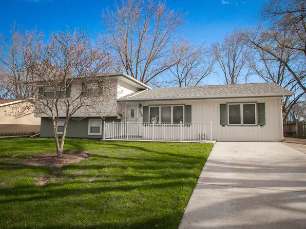 1500 Bates Ln, Schaumburg, IL 60193