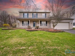 820 Weatherstone Rd, Holland, OH 43528