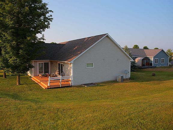 5th image of 1594 Oban Way