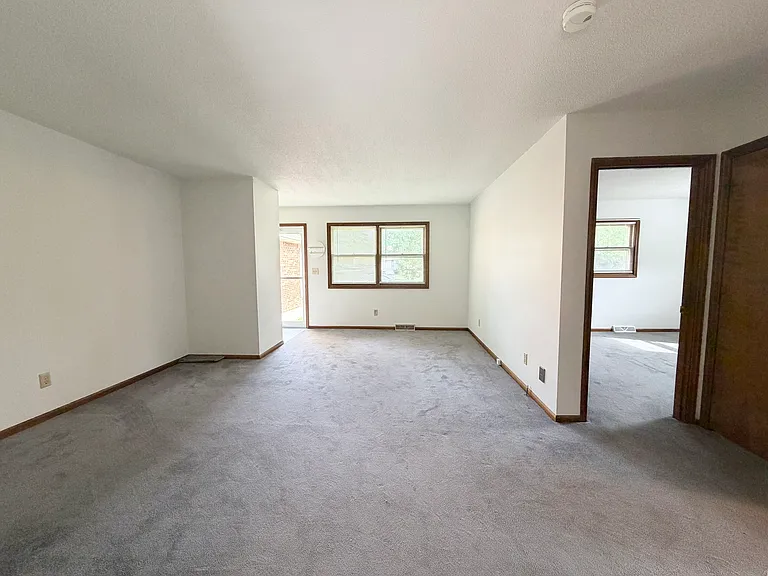 2112 Austin Dr — Photo 6