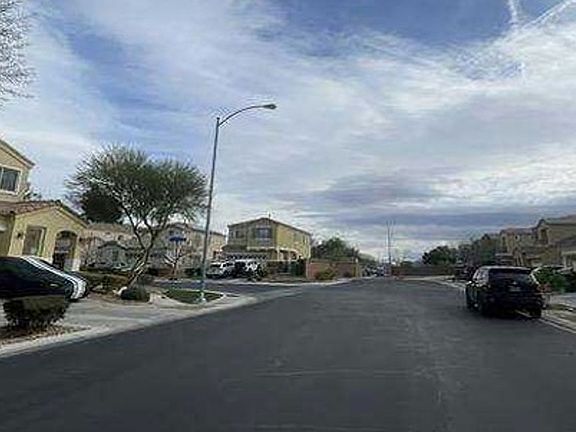 Exterior Neighborhood (street photo)