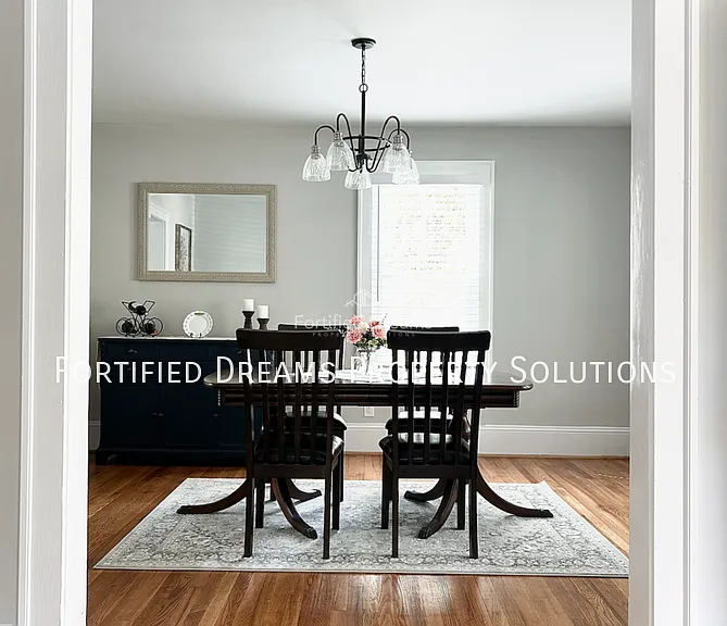 2240 Queen St — Photo 6
