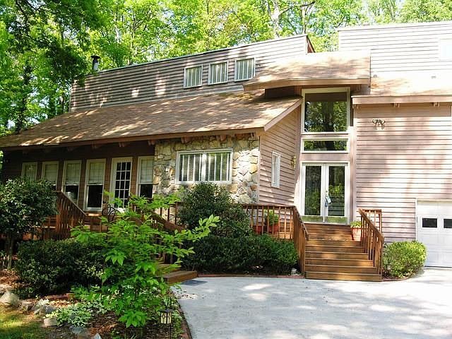 $90K BELOW TAX FMV! HURRY! Unique Contemporary 
