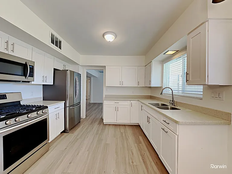 2431 W Shady Glen Ave — Photo 2