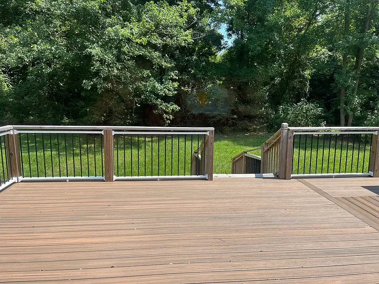 220 Edgewood Dr — Photo 2