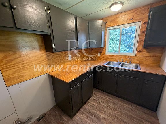 3rd image of 412 S 2nd Ave