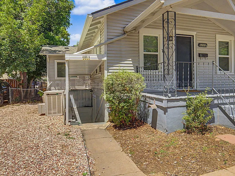4205 S Lincoln St — Photo 2