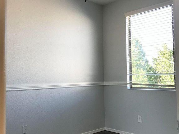 3rd image of 1804 E Dunbar Dr