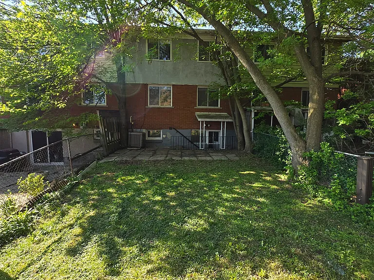 110 Overlea Dr — Photo 25