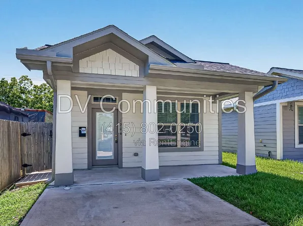 1204 3rd St, Rosenberg, TX 77471
