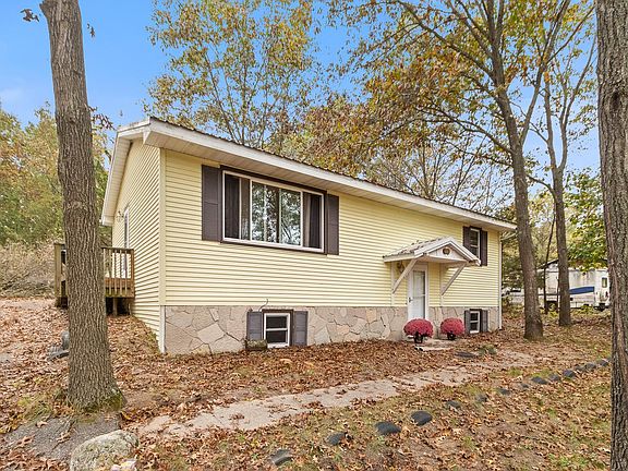 2nd image of 24 Country Ln