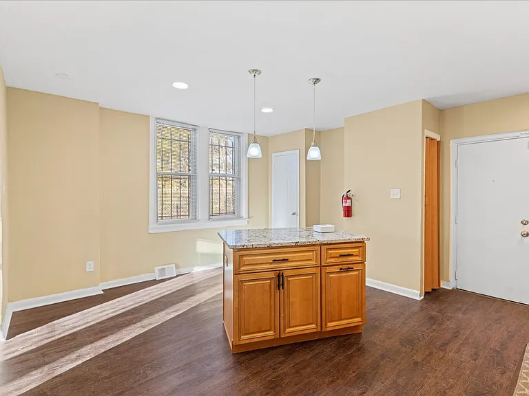1602 Pershing St #1 — Photo 14
