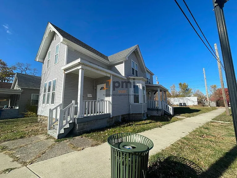 424 E 10th St #1 — Photo 1