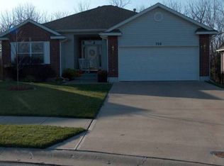706 Shamrock Ln, Warrensburg, MO 64093