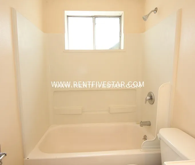 1011 Deon Dr #10 — Photo 8