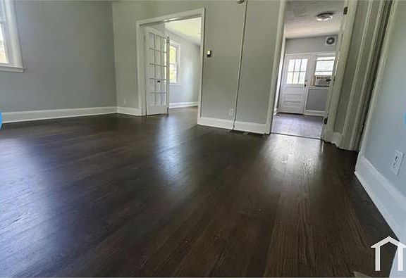 3rd image of 301 Westowne Rd