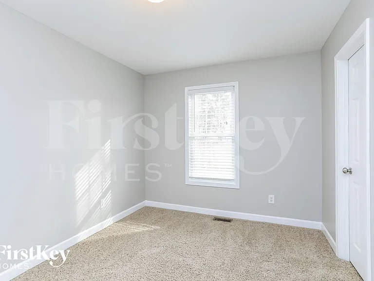 425 Kellywood Ct — Photo 10