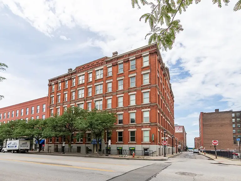 W Saint Clair Ave — Photo 21