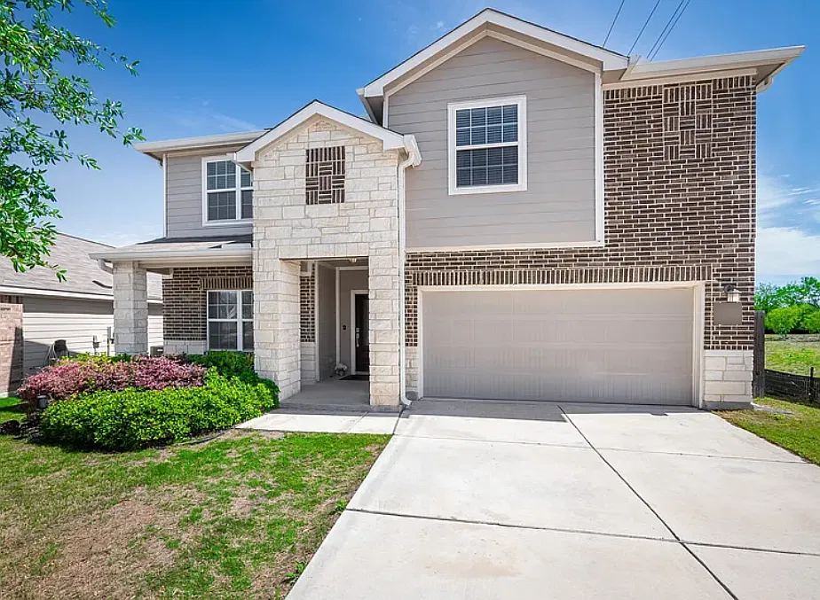 6 bed, 2840 sqft, $2,800 — Photo 1