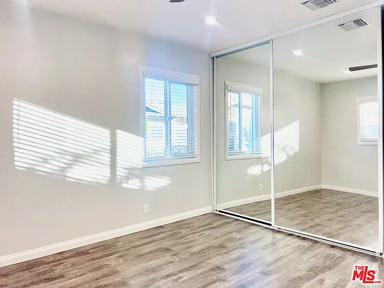624 N Toluca Park Dr #E — Photo 21