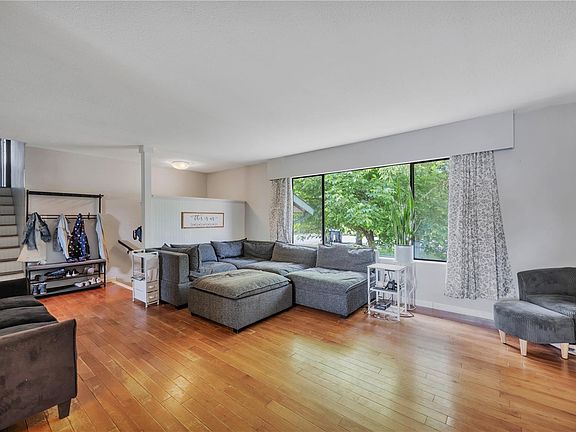 3rd image of 1591 Sharon Pl