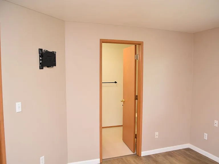 1405 E 38th St — Photo 10