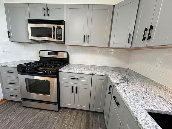 5th image of 405 Sherwood Dr W