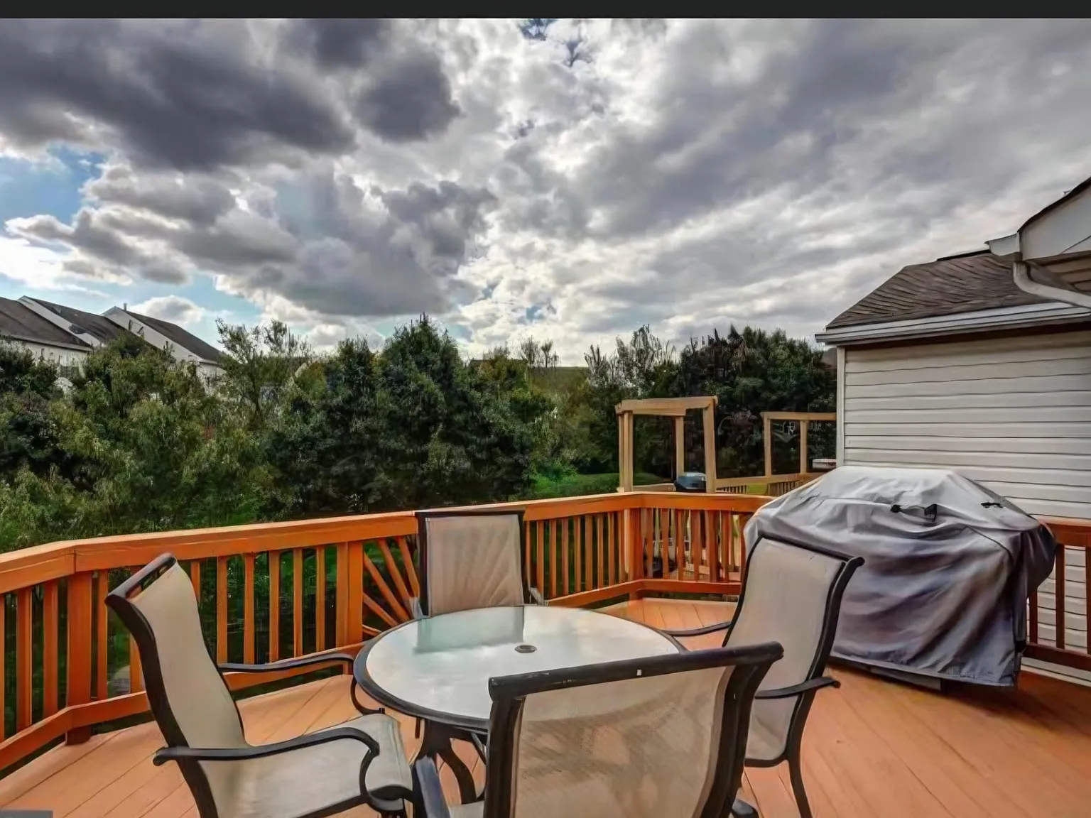3 bed, 2388 sqft, $3,000 — Photo 3