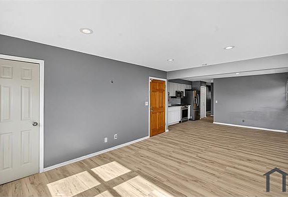 5th image of 217 Orange Ave #2R