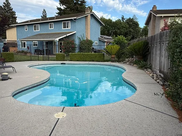 9853 Sleepy Hollow Ct, Stockton, CA 95209