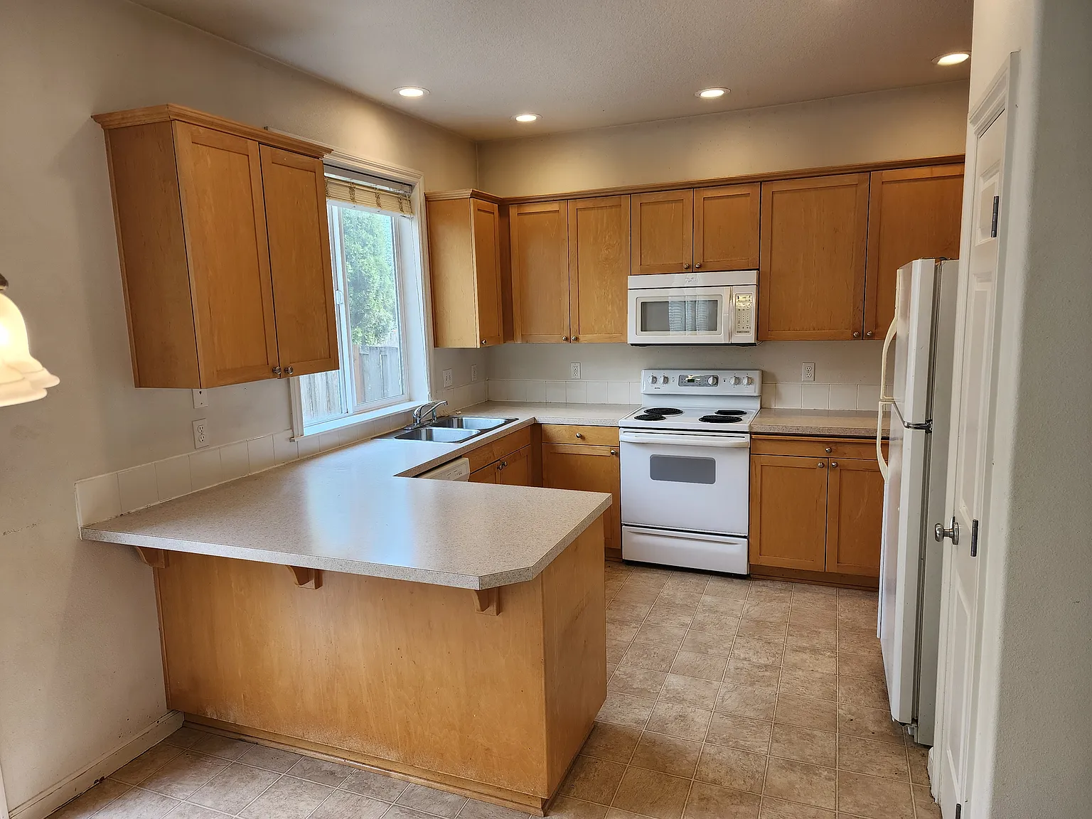 4 bed, 2.5 bath, 1789 sqft, $2,850 — Photo 4