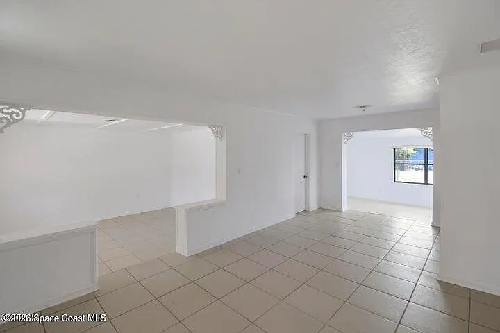 102 1st St — Photo 2