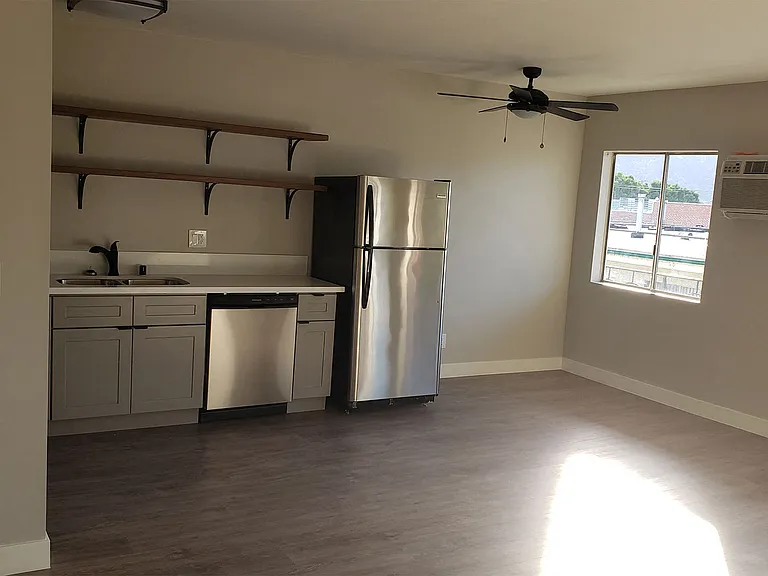 624 W Wilson Ave — Photo 11