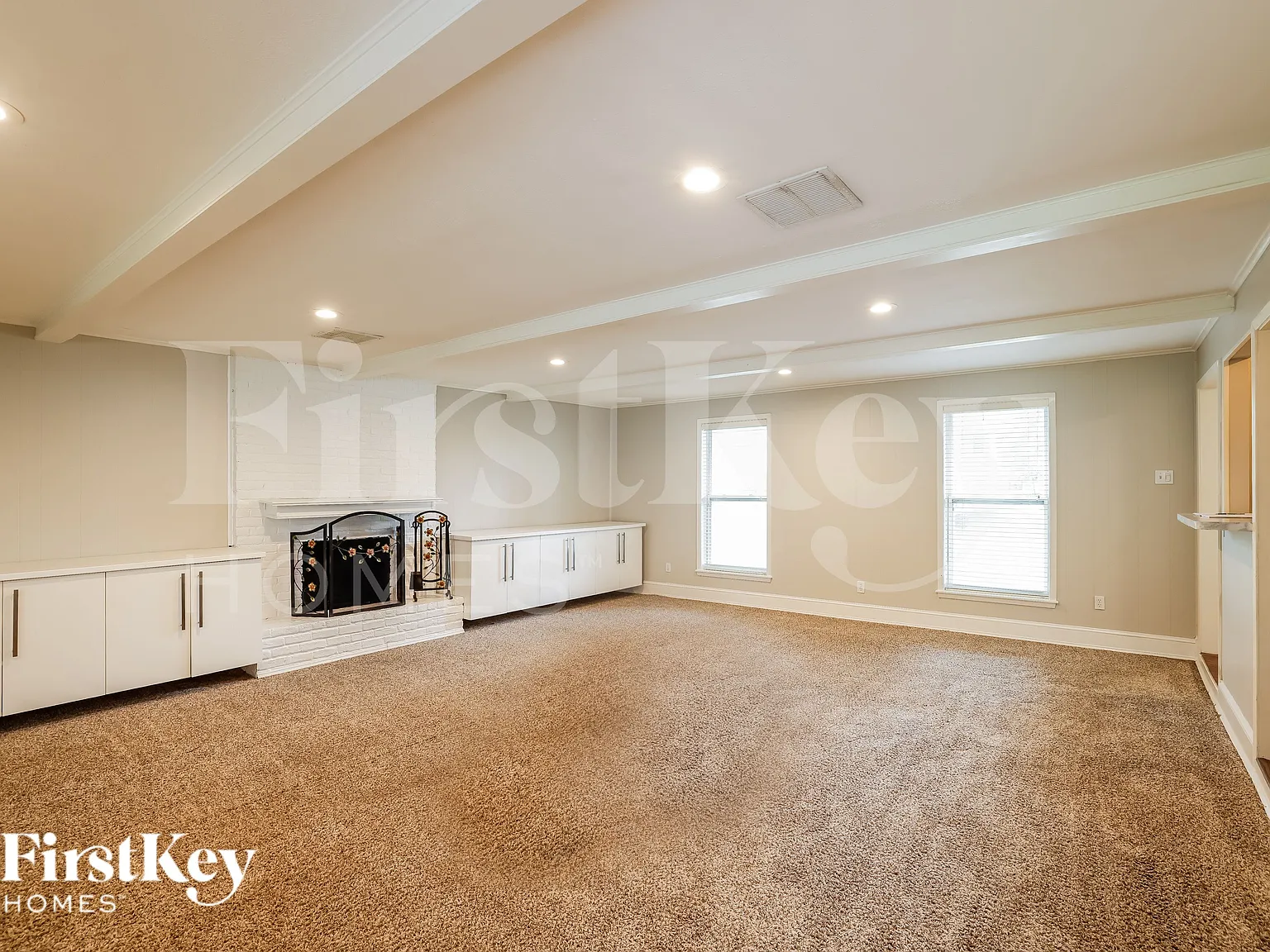 4 bed, 2.5 bath, 2704 sqft, $2,380 — Photo 3