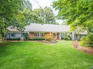 640 Wishing Well Rd, Wyckoff, NJ 07481