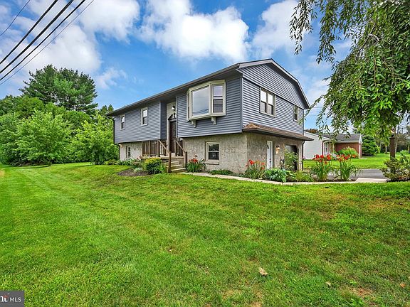 3rd image of 122 Old Mill Rd