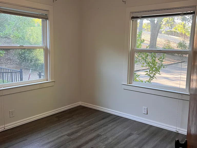 324 Vine St — Photo 9