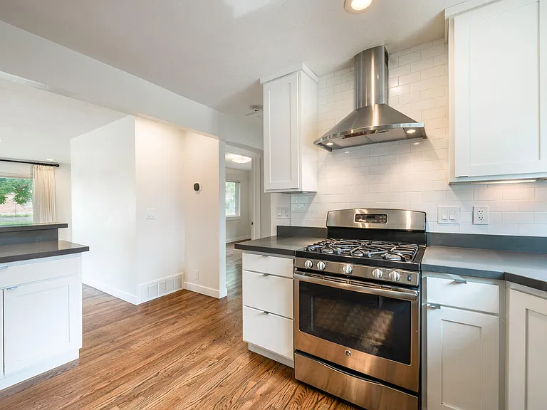 2880 S 1400 E — Photo 2