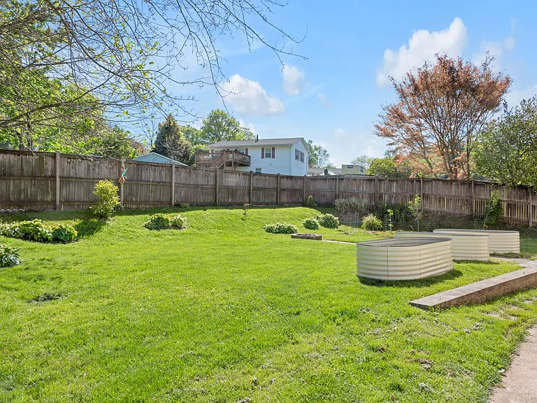 825 Yvette Dr #2 — Photo 14