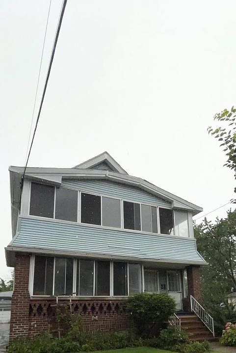 1st image of 3292 E 143rd St
