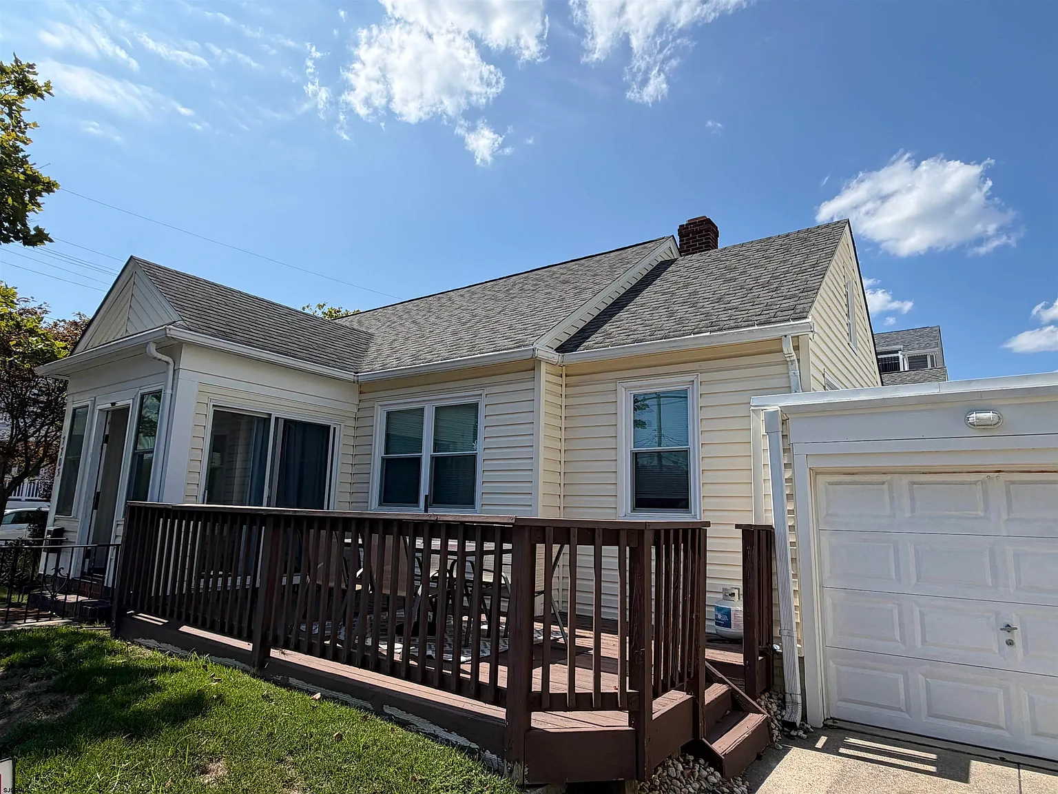 3 bed, 1.0 bath, $3,400 — Photo 2