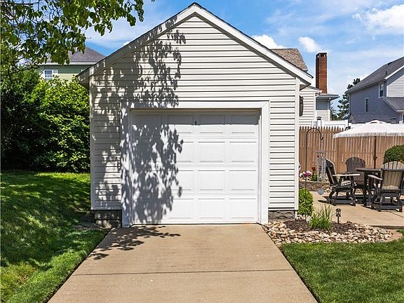 4th image of 3713 Hanlin Way