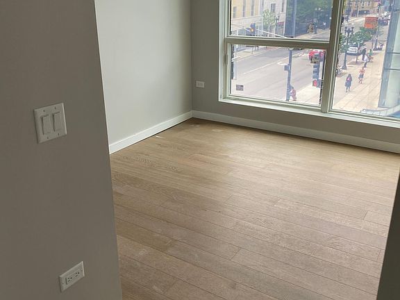 4th image of 1202 N Clark St #305