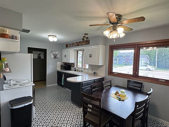 3rd image of 2607 Wright Ave