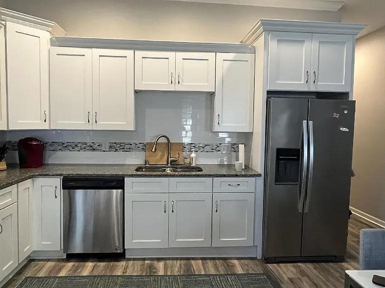 1327 Christy Ave — Photo 9